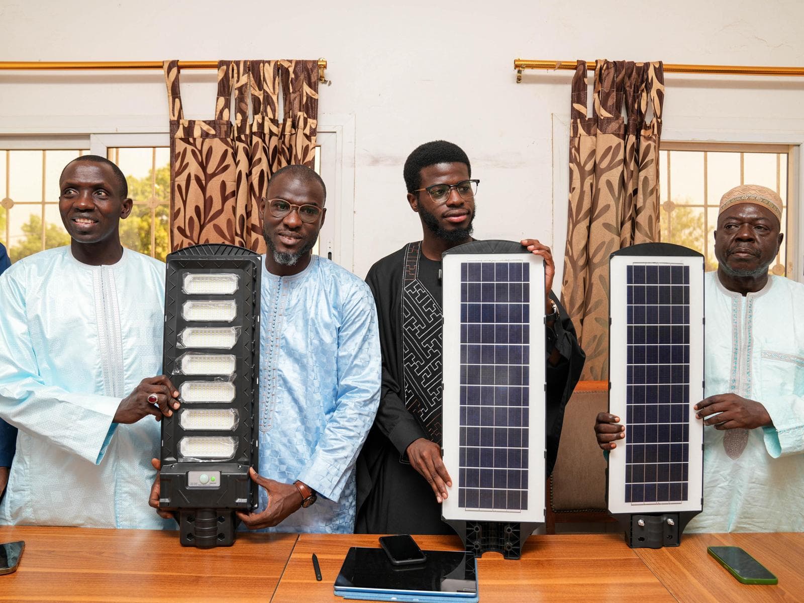 Installation de 500 lampadaires solaires - image 1